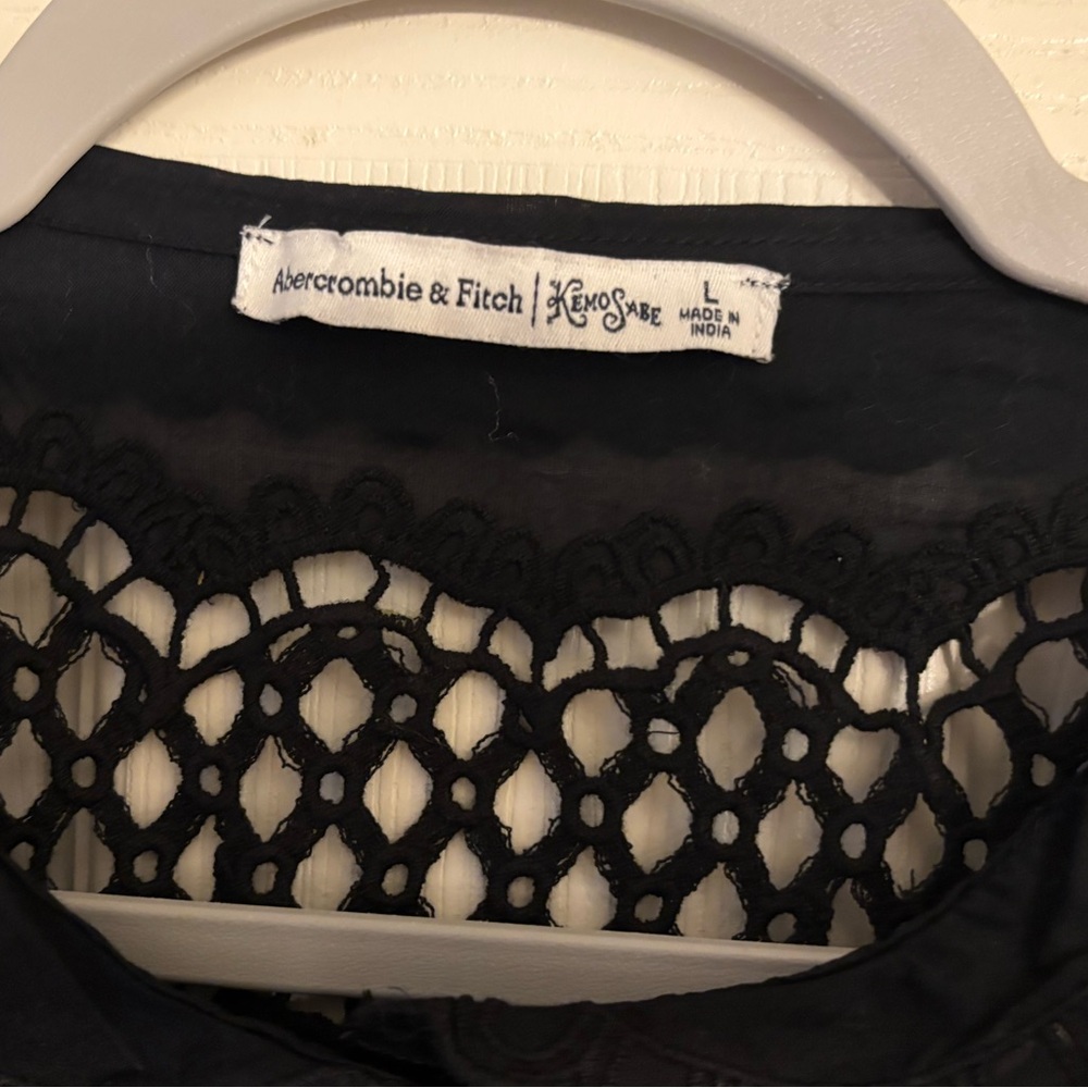 Abercrombie & Fitch Black Lace Embroidered Blouse - Picture 3 of 4